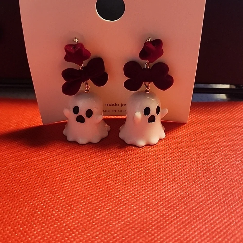 Ghost Earrings with Red Bows - Picture 3 of 4